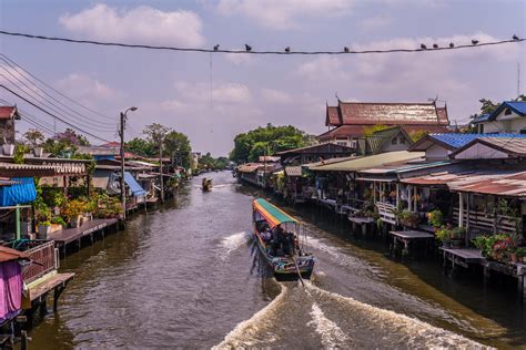 Bangkok's Backstreets: A Chronicle of Urban Grit and Political Resilience – Navigating Thailand's Turbulent History Through its Streets